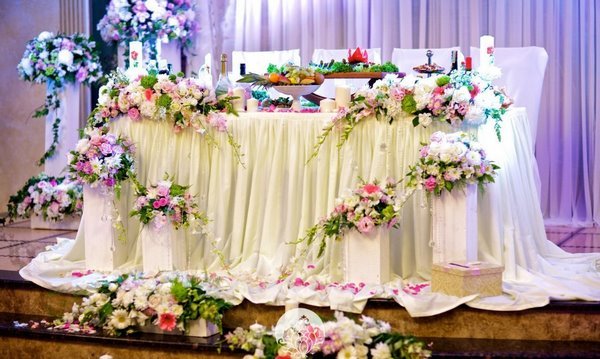 Композиции на стол жениха и невесты - интернет-магазин «Пион-декор»