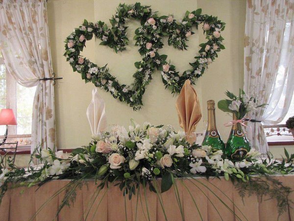 Оформление свадебного зала живыми и искусственными цветами, бумажные цветы, фотозоны